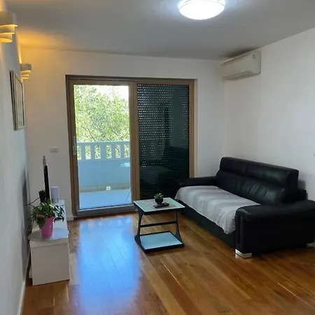 Aron Apartament *