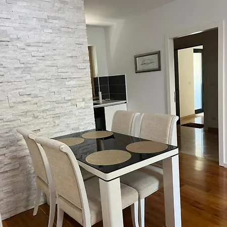Aron Apartament *